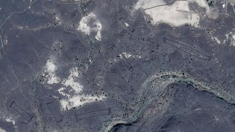 Saudiya Arabistonidagi cho‘ldan sirli “tosh portallar” topildi