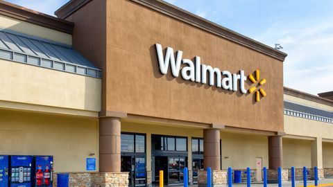 Walmart компанияси хўжайинларининг бойлиги бир кунда 5 миллиард долларга ортди