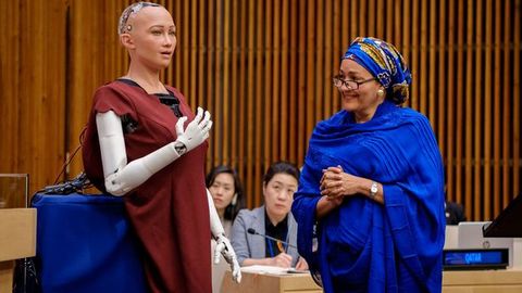 Insoniyatni yo‘q qilishga va’da bergan robot BMT bosh kotibi o‘rinbosari bilan muloqotda bo‘ldi