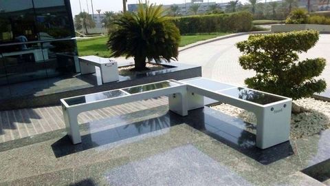 Dubay shahridagi 6 ta politsiya stansiyasi oldiga “aqlli” o‘rindiqlar o‘rnatildi