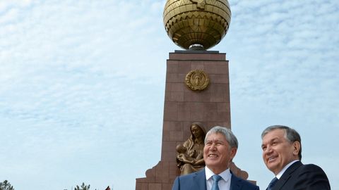 Мирзиёев ва Атамбоевнинг тор доирадаги учрашуви бошланди