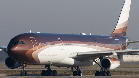 Shavkat Mirziyoyevning uzoq parvozlari uchun milliarder Alisher Usmonovning samolyoti ijaraga olindi