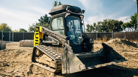 AQShda haydovchisiz ishlaydigan traktor taqdim etildi (video)