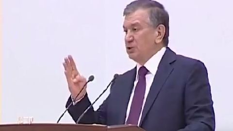 Шавкат Мирзиёев — солиқчиларга: «Ўғри бўл, инсофли бўл» (видео)