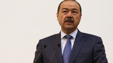 Абдулла Арипов бошчилигидаги делегация Озарбайжонга етиб келди