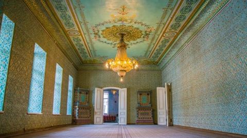 Шавкат Мирзиёев Хивада Нуриллабой саройидаги ўзгаришларни кўздан кечирди