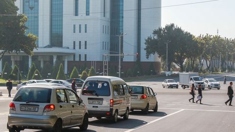 Toshkentdagi Sharof Rashidov ko‘chasining yopilgan qismi qaytadan ochildi (video)
