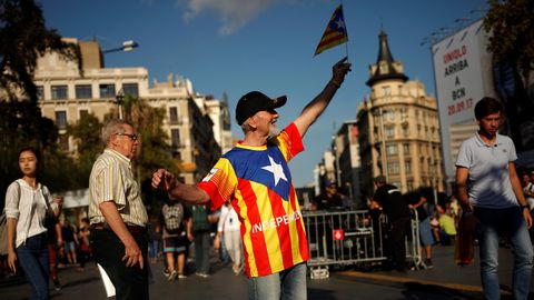 Kataloniyadagi saylov uchastkalariga saylov urnalari va byulletenlari olib kelinishi boshlandi