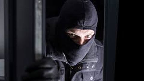 Шайхонтоҳурда 4 нафар ниқобли шахс Вестминстер университети талабасининг уйига бостириб кириб, 25 минг долларни олиб чиқиб кетди