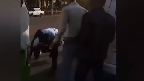 Video: Toshkentda yuz bergan avtobus haydovchilari mushtlashuvi. Poytaxtda bu yangilik emas