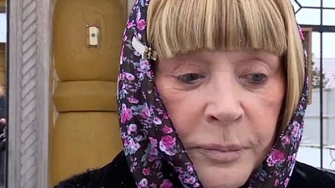 Alla Pugachyova jurnalistlar oldiga grimsiz chiqdi va nikohdan o‘tishining sababini tushuntirdi