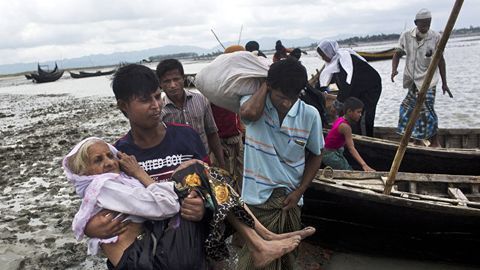 Бангладешдаги роҳинжа қочоқлари сони 800 минг кишидан ошиб кетди