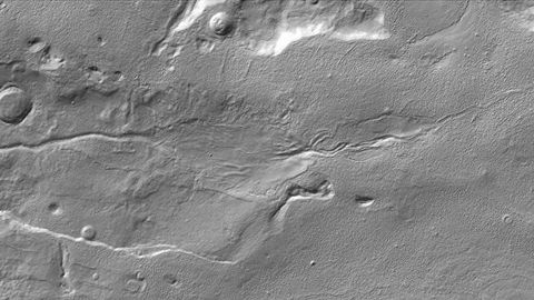 Astronomlar dinozavrlar erasida Marsning yuzasida suv oqqanini aniqladi