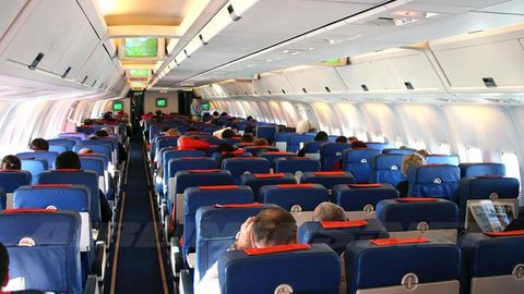 10 минг метр баландликда учаётган самолётда кислород қаердан олинади?