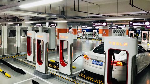 Tesla дунёдаги энг катта қувватлантириш комплексини фойдаланишга топширди