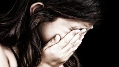 Chilonzor prokuraturasi 4 yashar qizini kaltaklab, buni videoga olgan otaga nisbatan jinoiy ish ochdi