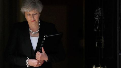 Британия парламентининг 40 депутати Тереза Мэйга ишончсизлик билдирди