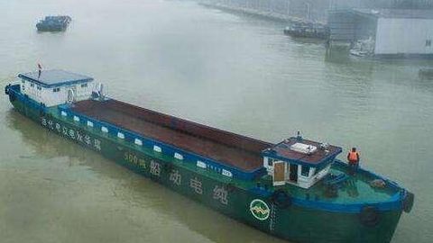 Хитой дунёда илк электр энергиясида ишловчи кемани сувга туширди