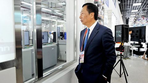 Тайванлик миллиардер Терри Гоу муваффақиятли профессионал ҳаёт йўлининг учта босқичи ҳақида гапириб берди