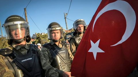 Turkiya rasmiylari mamlakat janubi-sharqida komendantlik soati joriy etdi