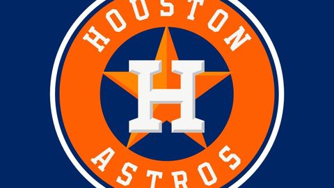 Beysbol klubi ishqibozlari yuqori qavatdan tushib ketgan kepkani bir-biriga oshirib, egasiga qaytardi (video)