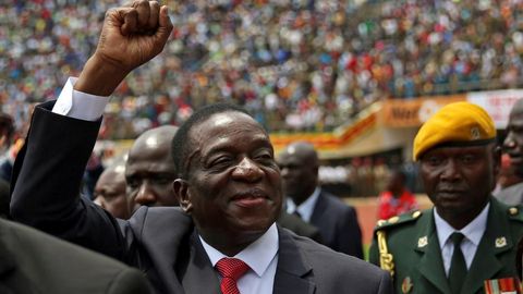 Эммерсон «Тимсоҳ» Мнангагва Зимбабве президенти сифатида қасамёд қилди. У 37 йил президентлик қилган Мугабенинг ўрнини эгаллади