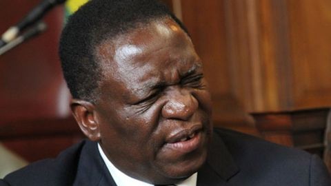 Zimbabve prezidentligiga “nomzod” Emmerson Mnangagva qochib ketdi