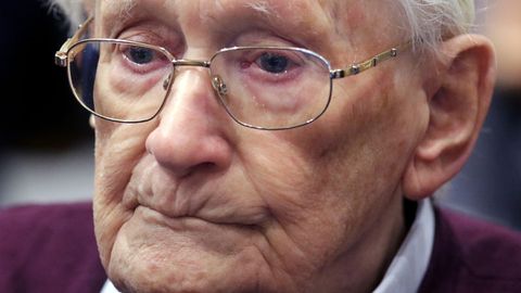 Суд 300 минг кишининг ўлдирилишига алоқадор деб топилган 96 ёшли «Освенцим ҳисобчиси»ни қамоққа юборишга қарор қилди