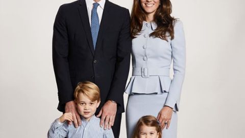 Кейт Миддлтон ва шаҳзода Уильямнинг янги расмий оилавий сурати тақдим этилди