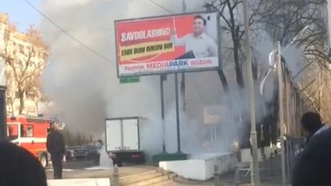 Video: Toshkentda “Gazel” yuk avtomobili yonib ketdi