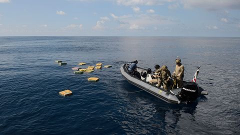 Канада ҳарбий-денгиз кучлари 9 тонна наркотикни Лотин Америка соҳилларида ушлаб қолди