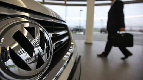 AQSh sudi Volkswagen menejerini “dizel mojarosi” ishi bo‘yicha 7 yilga ozodlikdan mahrum etdi