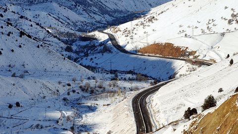 1—2-dekabr kunlari “Qamchiq” dovoniga vaqti-vaqti bilan kuchli qor yog‘adi