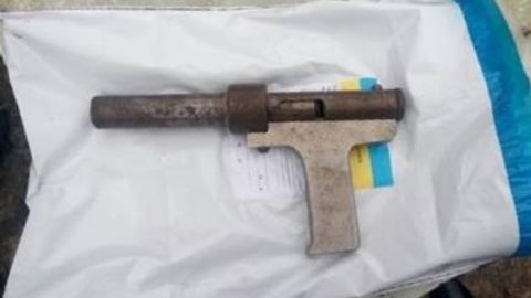 Dnepropetrovskda 10 yoshli bola qo‘lbola o‘qotar qurol bilan 2 yoshli singlisini otib qo‘ydi