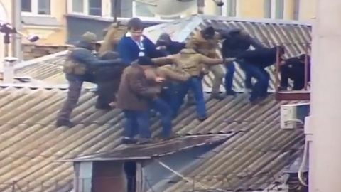 Saakashvili politsiya uni qo‘lga olmoqchi bo‘lganida nega tomga chiqib olganini tushuntirdi