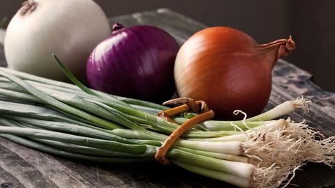 Soch to‘kilishiga qarshi piyozli niqob