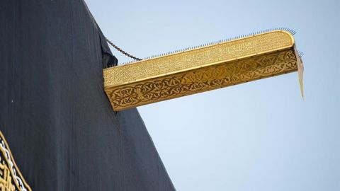 Ka’ba tomidagi oltin tarnov nima uchun o‘tkir uchli tikanlar bilan qoplangan?