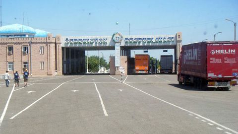 O‘zbekistonga noqonuniy ravishda kiyim-kechak olib kirishga uringan qirg‘izistonlik ayol qo‘lga olindi