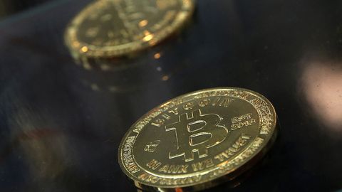 Bitkoin kursi sutka mobaynida 12 foizga pasaydi