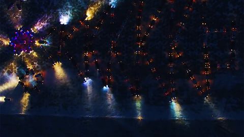 Video: 160 ta avtomobil ishtirokida “chizilgan” archa