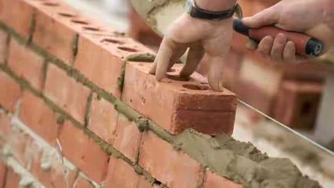 Prezident qurilish sohasidagi kamchiliklarni va sustkashliklarni ta’kidlab o‘tdi