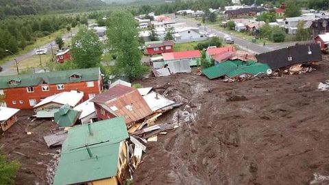 Чилида сел келиши оқибатида камида 15 киши ҳалок бўлди