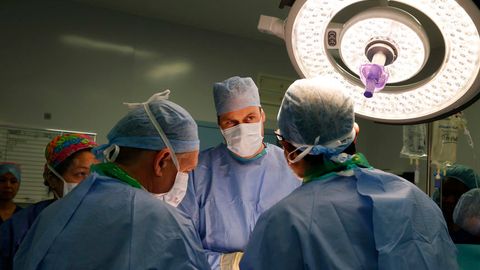 AQShda sog‘lom bola badgumon onasi tufayli 323 ta tekshiruv va 13 ta operatsiyani boshidan o‘tkazdi