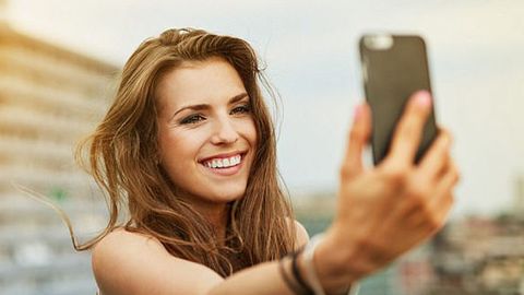 Олимлар селфи олишга ишқибозликни руҳий касаллик деб эътироф этди