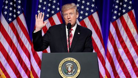 Трамп: Виза лотереяси АҚШга «ўта ёмонлар»ни олиб келмоқда