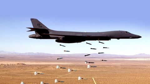 АҚШ бомбардимончилари КХДР билан чегара яқинидаги полигонга зарбалар берди