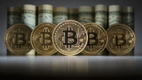 Bitkoin kursi hafta mobaynida qiymatining uchdan bir qismini yo‘qotdi