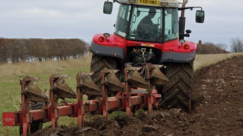 Jahon banki eksperti O‘zbekistonga traktorlar uchun Uber tashkil etishni maslahat berdi
