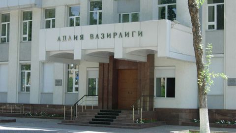 Адлия вазири Тошкент шаҳри аҳолиси учун сайёр қабул ўтказди