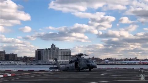 AQSh Harbiy-dengiz kuchlari vertolyoti Nyu-Yorkda xavfli qo‘nishni amalga oshirdi (video)
